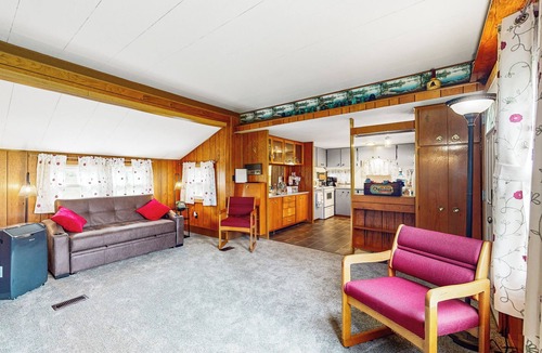 Cameron House | Countryside Couples Retreat! Gateway to Corning
