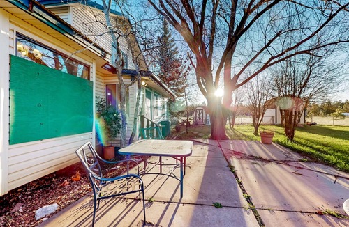 Pinetop House | Countryside dog-friendly home with mountain views, alfresco patio & WFH desk