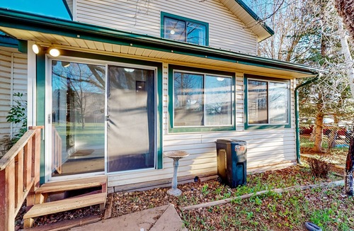 Pinetop House | Countryside dog-friendly home with mountain views, alfresco patio & WFH desk