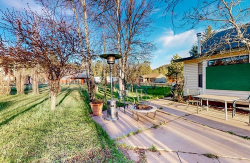 Pinetop House | Countryside dog-friendly home with mountain views, alfresco patio & WFH desk