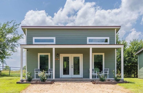 Warrenton House | Countryside Escape | 5 minutes to Round Top | 2BR