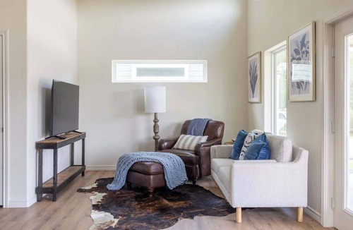 Warrenton House | Countryside Escape | 5 minutes to Round Top | 2BR
