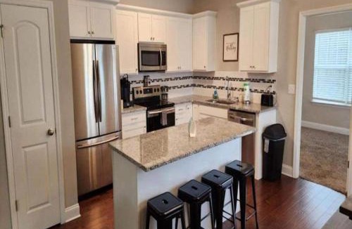 Trenton House | Countryside Escape with free wifi in house laundr