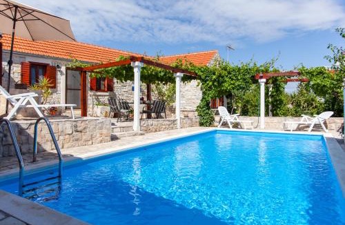 Donje Selo House | Countryside Family Villa with Private Pool