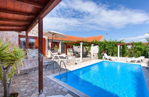 Donje Selo House | Countryside Family Villa with Private Pool