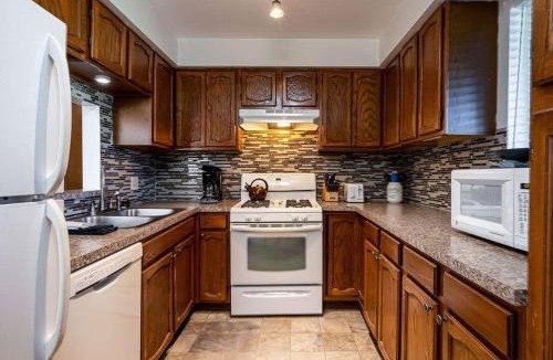Rockford Apartment | Countryside Family Cottages near Lake Bella Vista