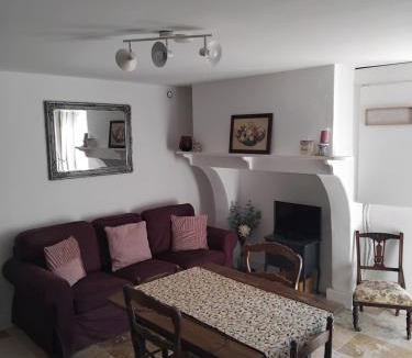 La Sauvetat-du-Dropt Apartment | Countryside Annexe with private garden