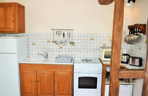 Parcay-sur-Vienne Cottage | Countryside house with fireplace and pets allowed