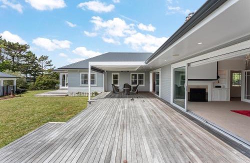 Whitford House | Countryside Haven Retreat with Pool and Deck