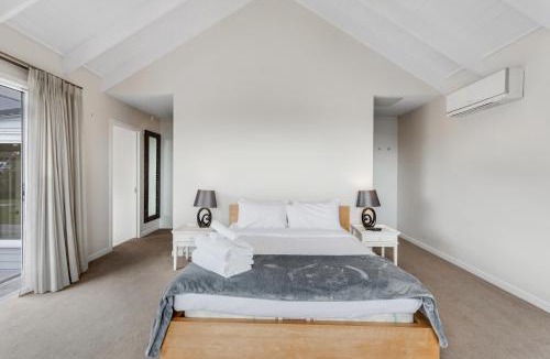 Whitford House | Countryside Haven Retreat with Pool and Deck