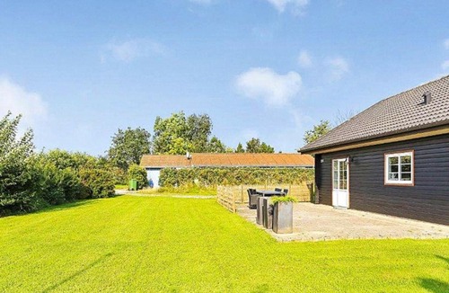Pøt Strandby House | Countryside Holiday Home in Jutland with Sauna