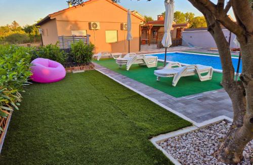 Benkovac House | Countryside holiday home - pool - big terrace