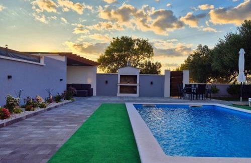 Benkovac House | Countryside holiday home - pool - big terrace