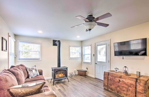 Green Point House | Countryside Home w/ Fire Pit - Steps to Lake!