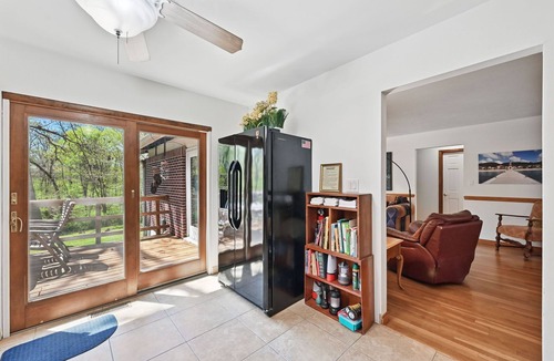 Lake St Louis House | Countryside Lakefront Chalet