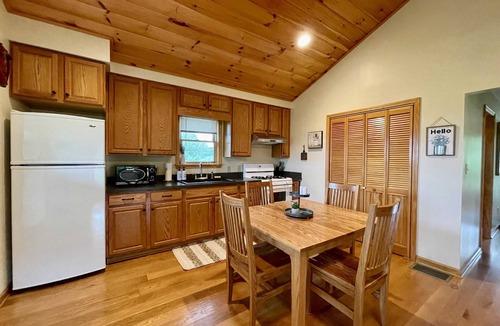 Cherry Creek Cabin | Countryside Retreat - Cabin 1