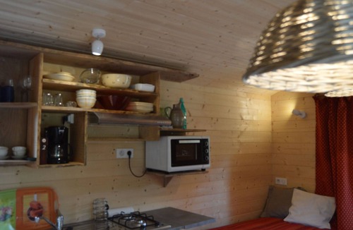 Mouhers Cottage | Countryside Retreat with Shared Pool in Mouhers