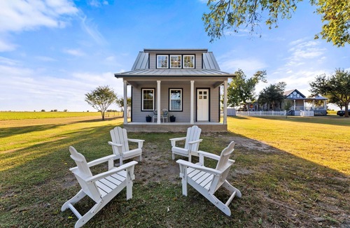 Taylor House | Countryside Sanctuary: Cozy Chateau With Expansive Views