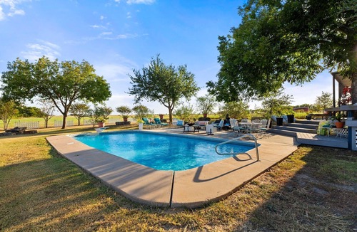 Taylor House | Countryside Sanctuary: Cozy Chateau With Expansive Views