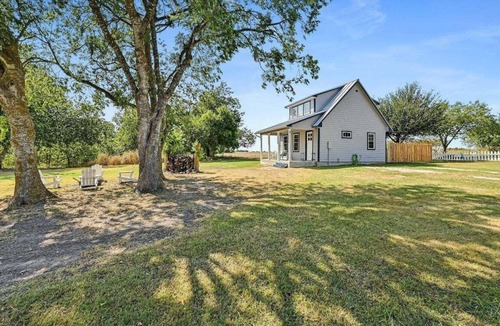 Taylor House | Countryside Sanctuary: Cozy Chateau With Expansive Views