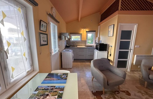 Vendat Apartment | Countryside studio with shared pool and garden