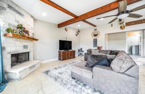 Rochelle House | Countryside Texas Home with Fire Pit!
