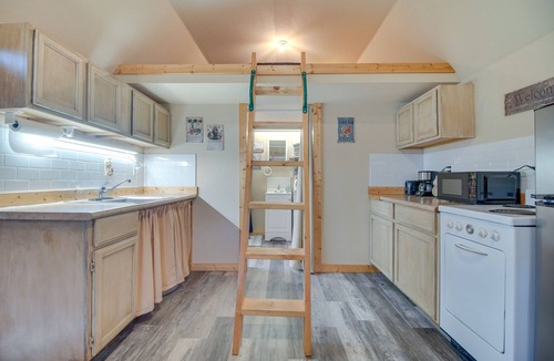 Bates Apartment | Countryside Tiny Home in Cameron ~ 5 Mi to Poteau!