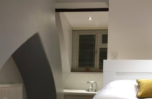 Worksop House | Countryside townhouse