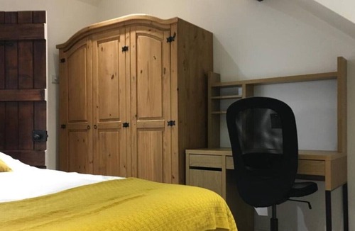 Worksop House | Countryside townhouse