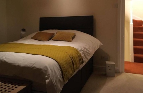 Worksop House | Countryside townhouse