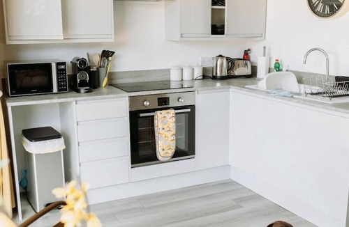 Sittingbourne Apartment | Countryside view-Private Bathroom - Cherry Villa