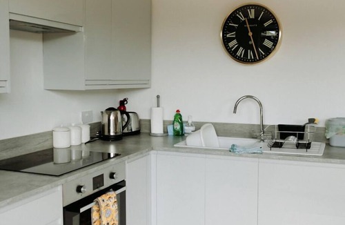Sittingbourne Apartment | Countryside view-Private Bathroom - Cherry Villa