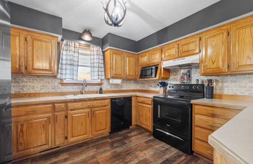 Theodosia Other | Countryside Views | Sleeps 20, Hot Tub, Fire Pit
