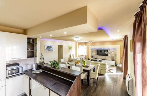 Dubravka Villa | Countyside Retreat Six Bedroom Villa with Pool