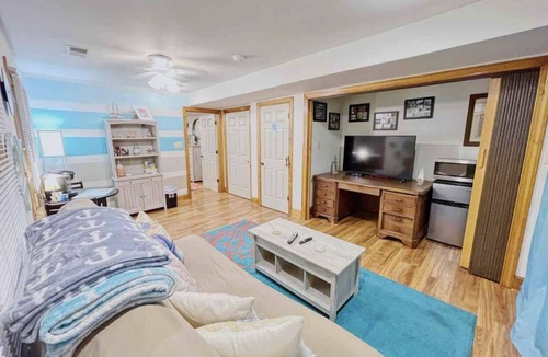 Lake Ridge Apartment | Couples Retreat