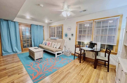 Lake Ridge Apartment | Couples Retreat