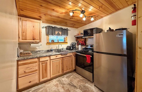 Jefferson Township Cabin | Couple's Cabin in Somerset