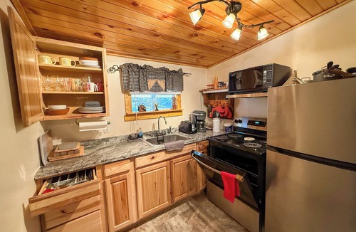 Jefferson Township Cabin | Couple's Cabin in Somerset