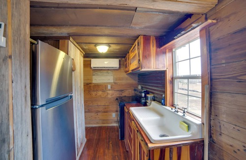 Westminster Cabin | Couple’s Getaway w/Ranch Views - Near Lavon Lake!
