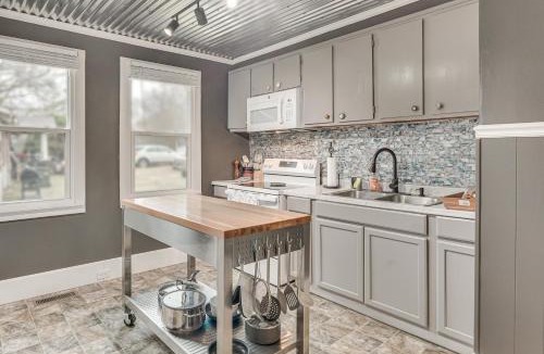 Greenwood Apartment | Couple's Retreat 2 Mi to Uptown Greenwood!