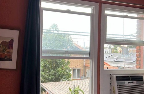 Westlake Apartment | Couple's Studio - with AC and Bathtub
