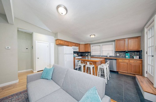 Marblehead Apartment | Couples & Beach lovers Meet your needs here