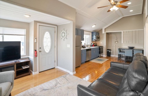 Hampton Apartment | Couples Beach side condo getaway