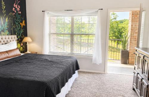 Branson West Apartment | Couples Condo Retreat Overlooking Golf Course