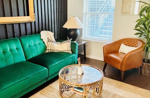 Branson West Apartment | Couples Condo Retreat Overlooking Golf Course