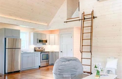 North Sebago Villa | COUPLES COTTAGE LIMIT 4 cottage