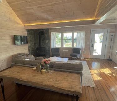 North Sebago Villa | COUPLES COTTAGE LIMIT 4 cottage