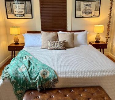 Mathews House | Couples Cottage with Hot Tub