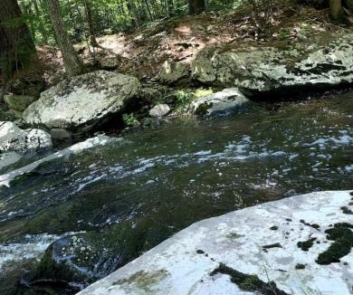 Rowland House | Couples Escape Hot Tub Riverfront