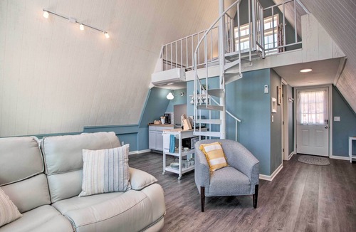 Slaughterville House | Couples Getaway A-Frame Secluded Cabin near Lake Thunderbird. Near OU ~17 mi.